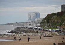Frío y baja concurrencia en el cierre de las vacaciones de invierno en Mar del Plata