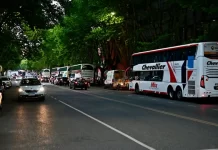 Chocaron tres micros con hinchas de Estudiantes de La Plata